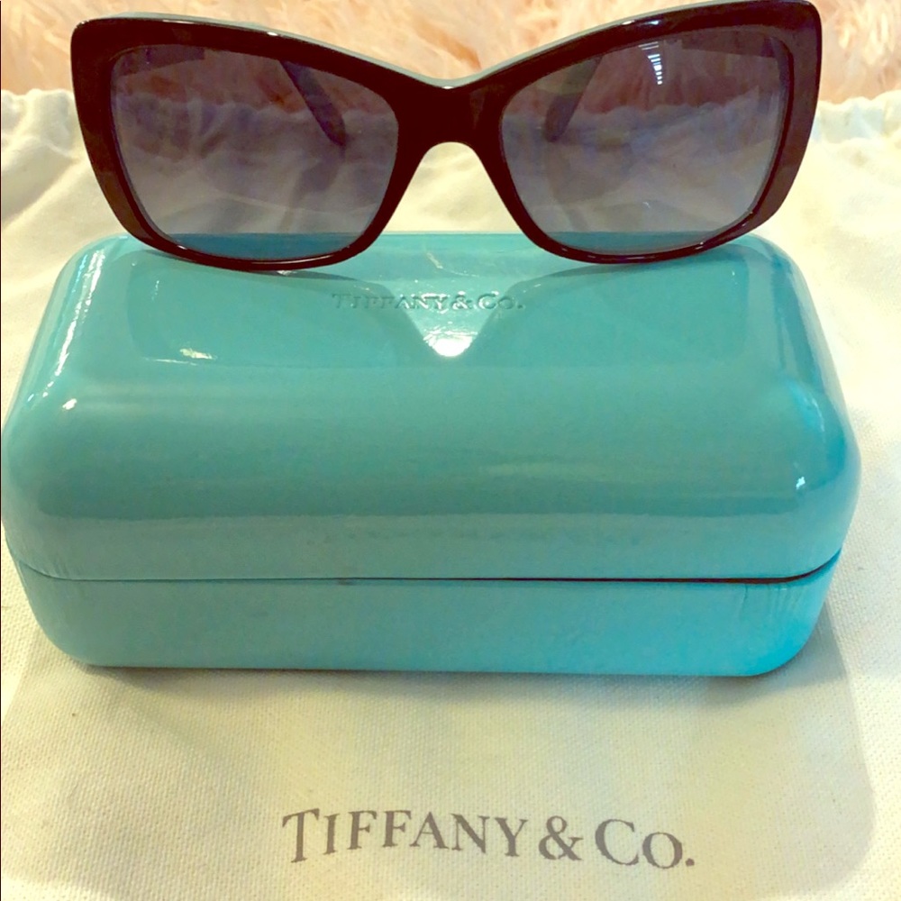 Tiffany & Co. Polarized sunglass w keyhole accent
